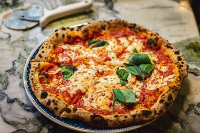 type de pizza napolitaine pâte moelleuse