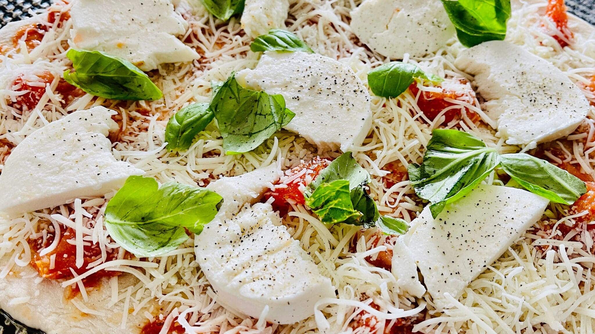 mozzarella pizza”